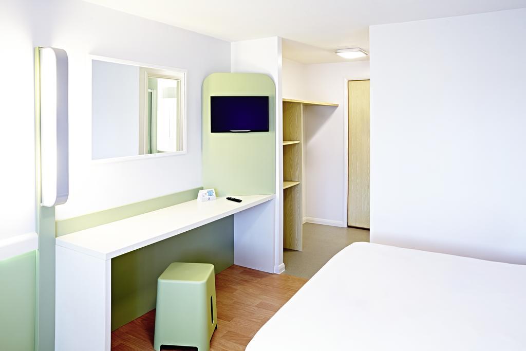 Warrington Motel, J20 M6 Lymm Services Exterior photo